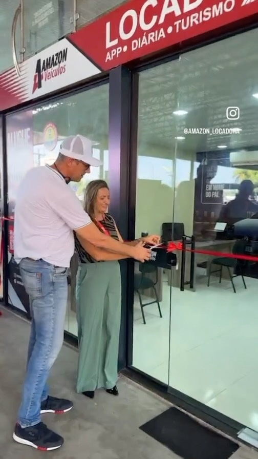 Corte da fita na inauguração da filial Coroado